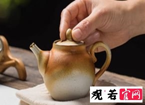 使用柴烧壶烹调的茶具更加耐用