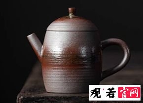 柴烧壶优异的保温性能:由于柴烧壶采用高温陶瓷材料制作