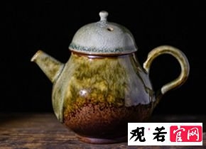 柴烧壶自然的烧制方式:柴烧壶采用天然柴火进行烧制