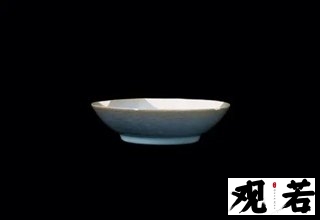 今天就带大家一起来学习一下,如何辨别钧窑天蓝釉盘真伪?